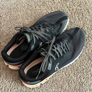 On Cloud Flow Women’s Running Black and Gray Athletic Shoes